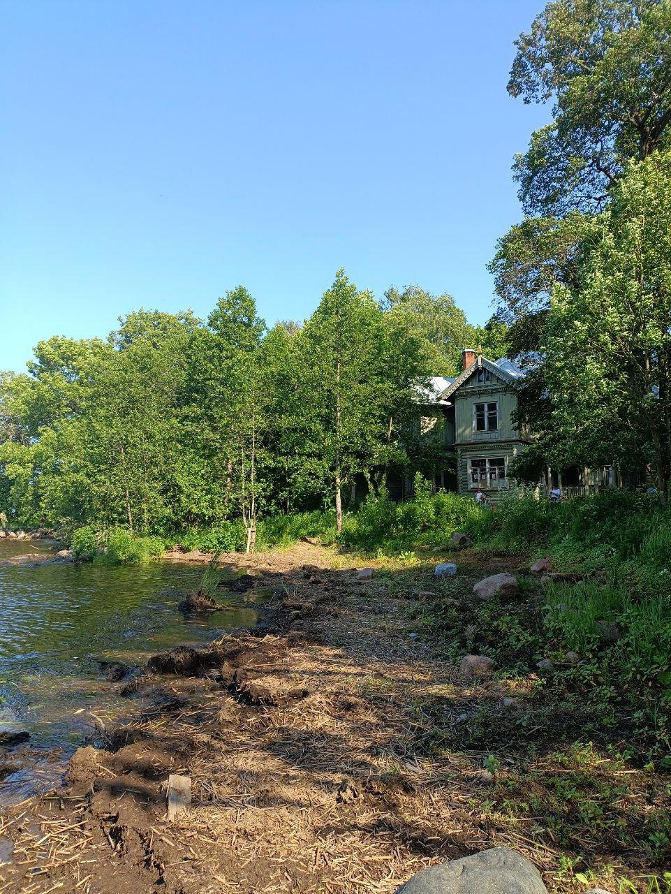 Улыбка сбежала от каменного лица. Мы нашли её через 100 км. Фото. Пейзажи.