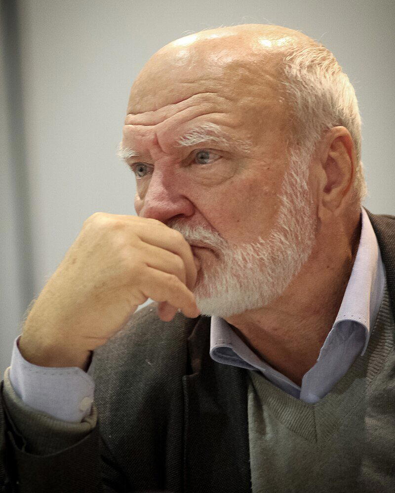 Виктор Пронин: наверняка известный вам писатель - с неизвестной стороны. Необычный роман - "Падай, ты убит".