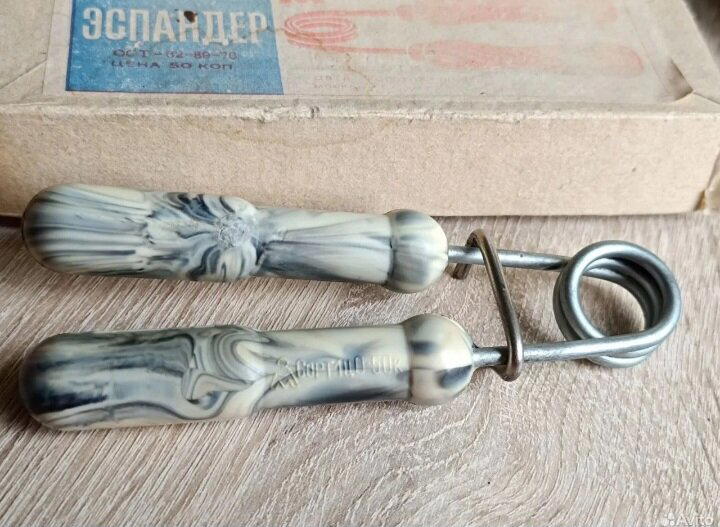 Почему в СССР многие пластиковые изделия выглядели вот так?