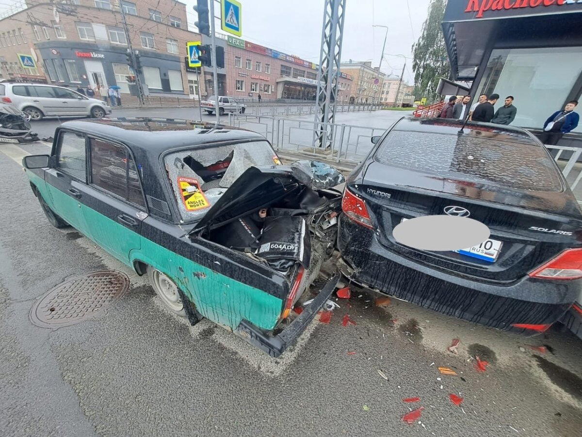 Со спины подкатил