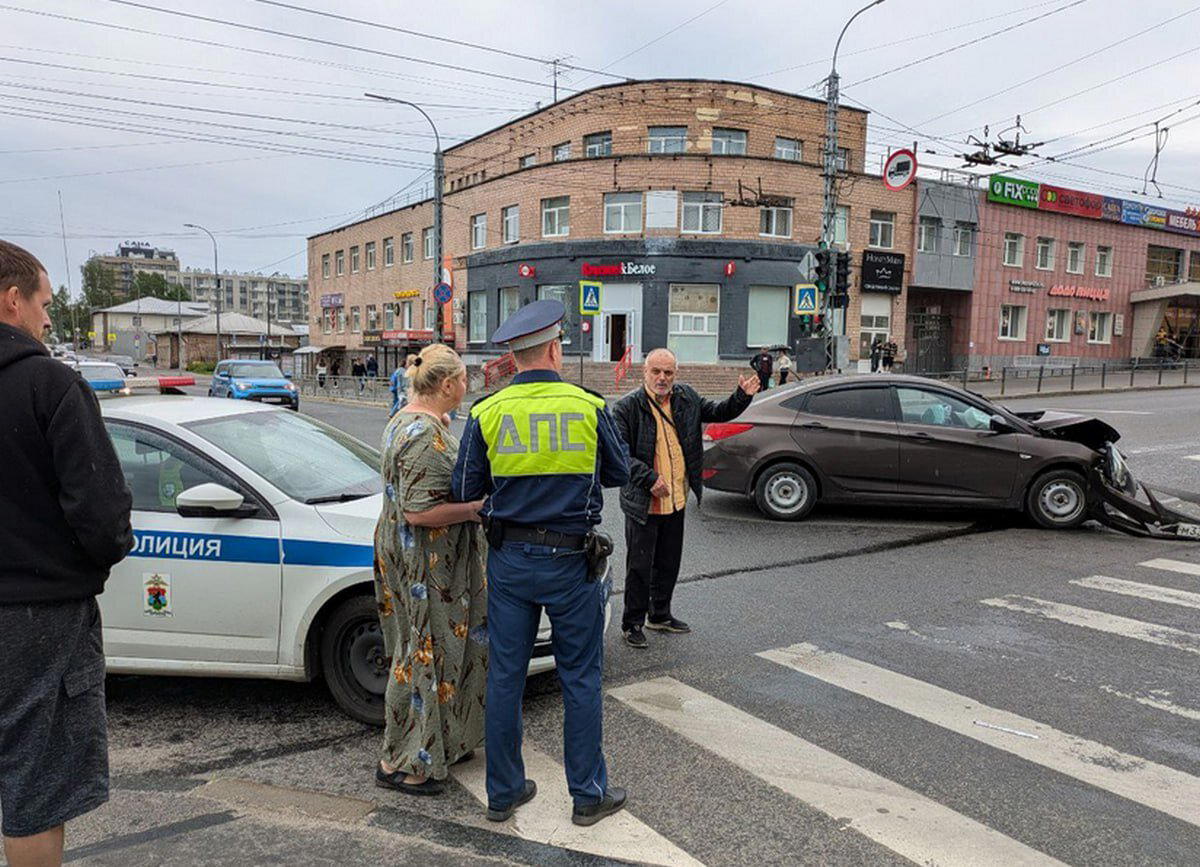 Со спины подкатил