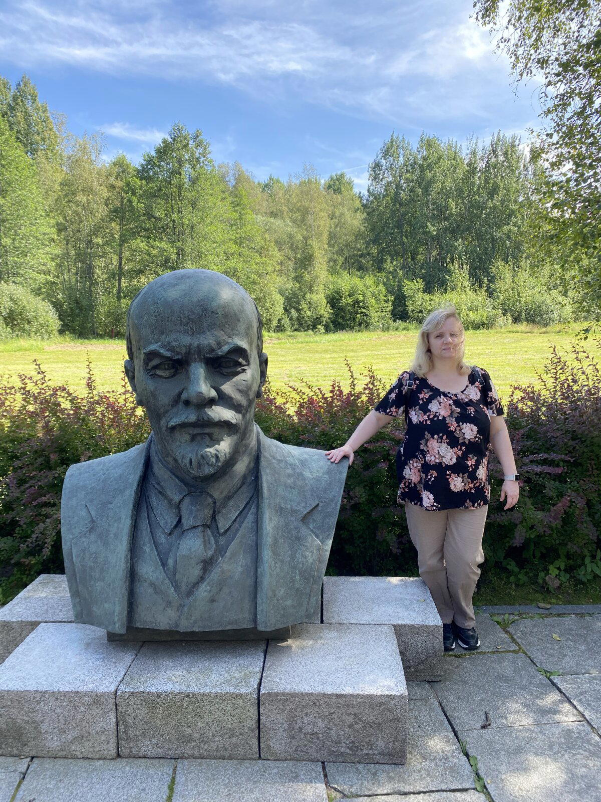 Ленин и девочка.
