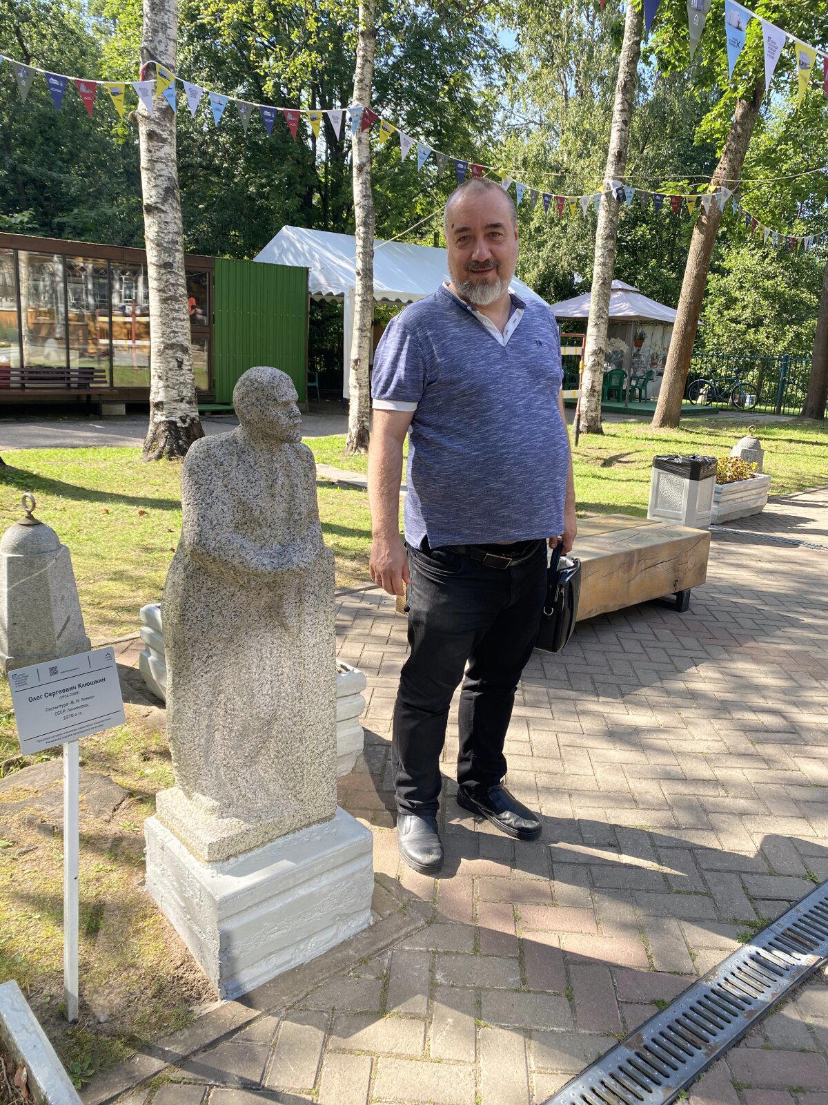 Самый маленький памятник Ленину.