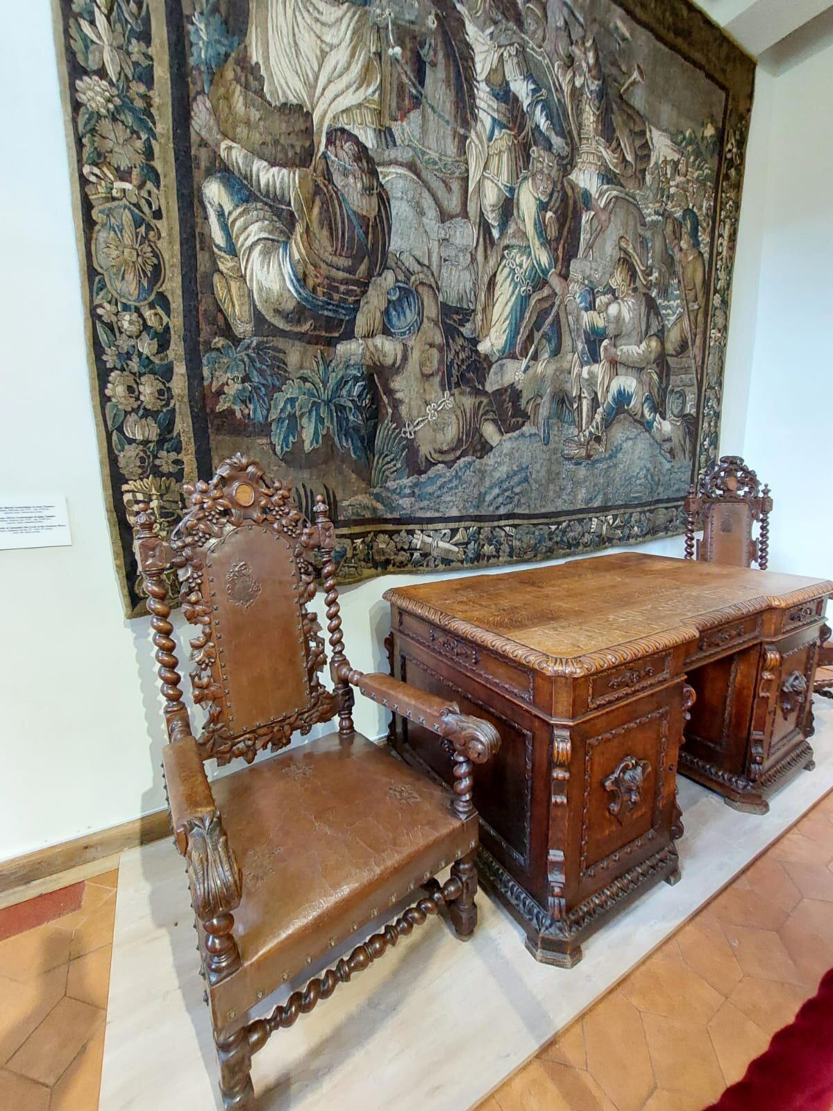Мирский замок. Лестницы.