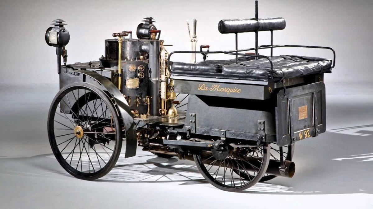 Самый старый действующий автомобиль в мире – De Dion Bouton Et Trepardoux Dos-A-Dos Steam Runabout, 1884 года выпуска.
