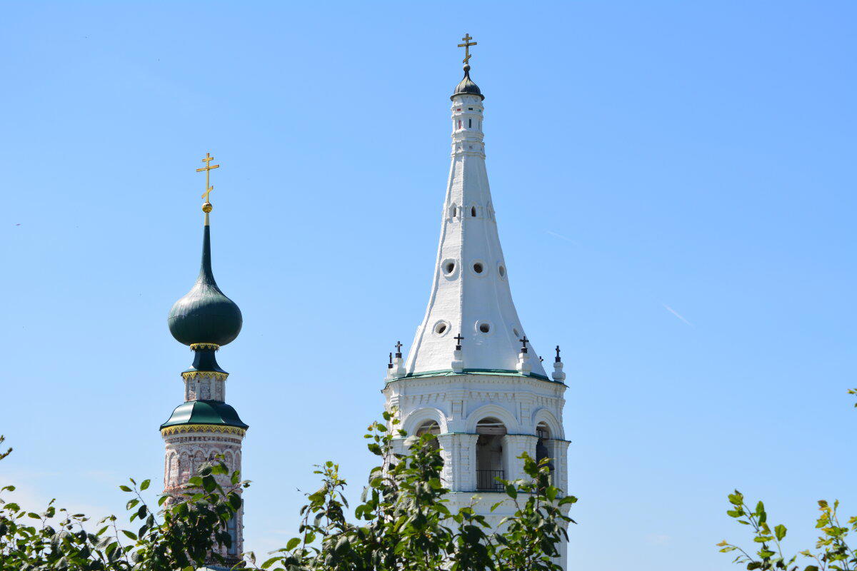 По словам экскурсовода чисто местная фишка  колокольня  в виде колокола или дудки.