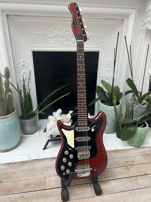 Единственная песня c первого альбома Black Sabbath, в которой Айомми играет на Fender Stratocaster