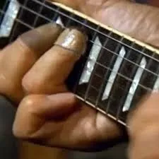 Единственная песня c первого альбома Black Sabbath, в которой Айомми играет на Fender Stratocaster