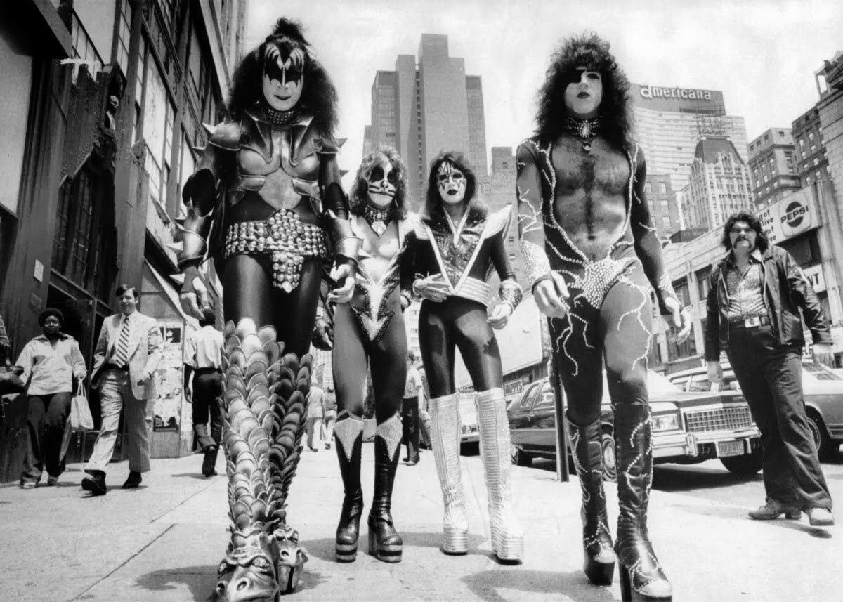 Группа Kiss на улицах Нью-Йорка, 1976 год