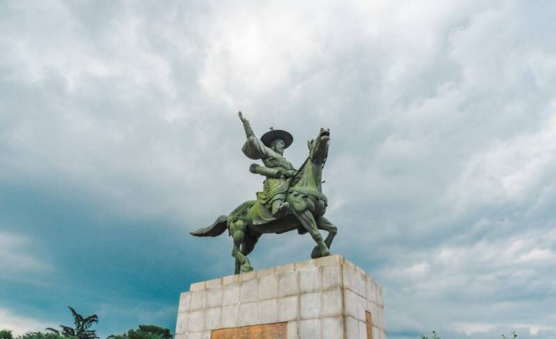 Памятник Квак Чэу в городе Тэгу.