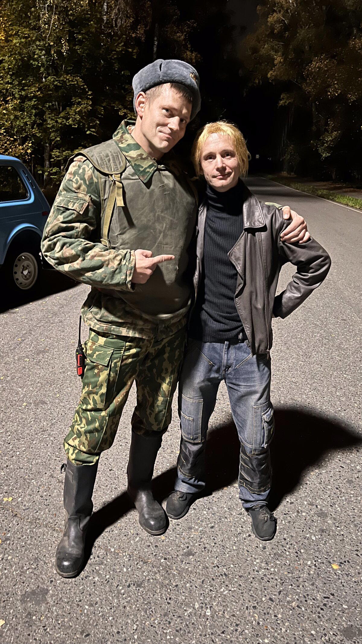Алексей Мымликов и я. Это он разбивал окно в Ниве.