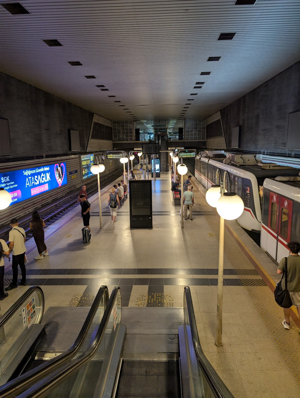 Метро в Измире