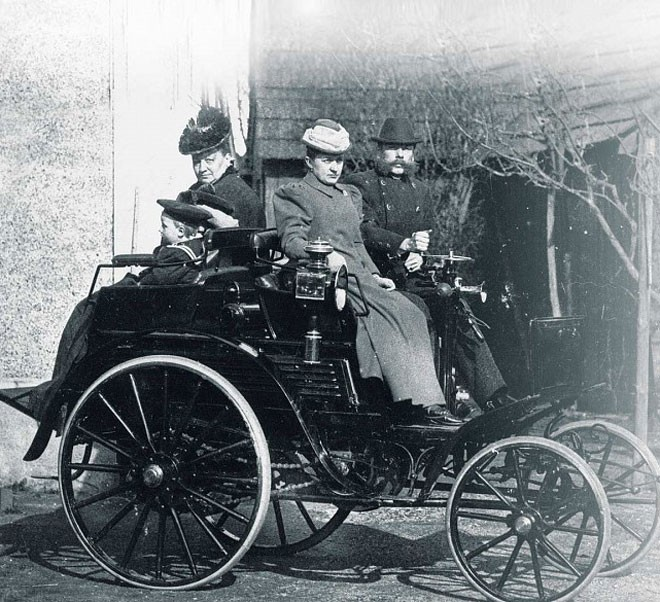 Benz Dos-a-Dos (1899) фото с сайта: https://360carmuseum.com/ru/museum/49/exhibit/2618#&amp;gid=1&amp;pid=3