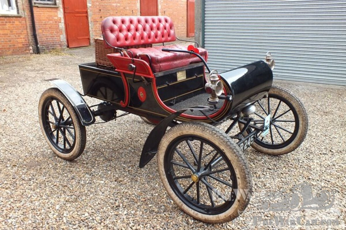 Oldsmobile Curved Dash (1903). Фото с сайта: https://images.prewarcar.com/pics/r2w-1200x800-caradverts/221263/1630_1494667564_resized_03cdo1.jpg