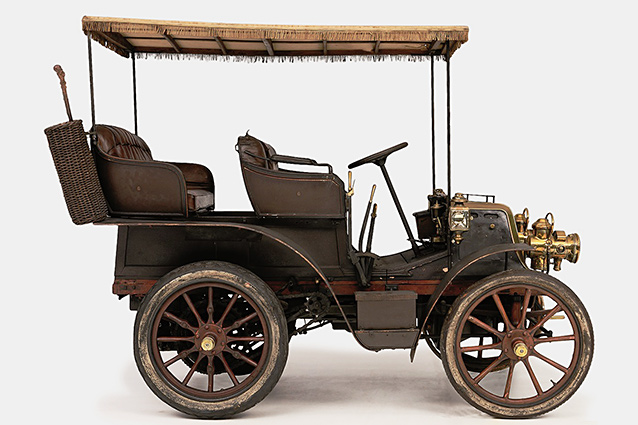 Panhard & Levassor 6-HP Type A1 Double Phaeton (1899) фото с сайта: https://snob.ru/indoc/attachments/snob2/f6/20/f6203089abe9a72641067c1ad2cba73fb015965aa8baaa2fade5631d0b6bbce2.jpg