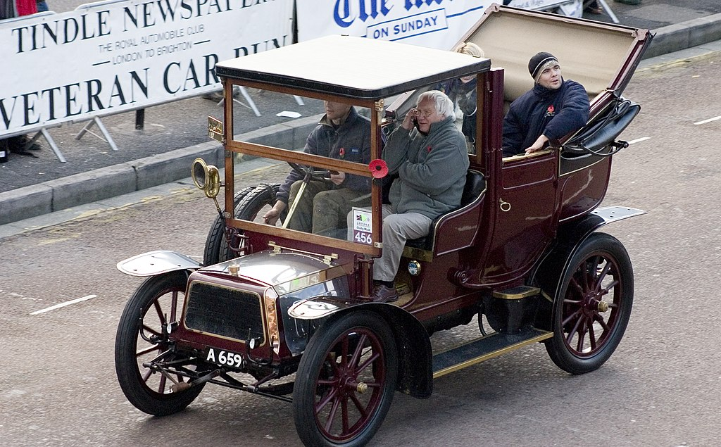 Panhard et Levassor 8 hp (1904) фото с сайта: https://en.wikipedia.org/wiki/Landaulet_(car)#/media/File:1904_Panhard_et_Levassor_8_hp_(2997591950).jpg