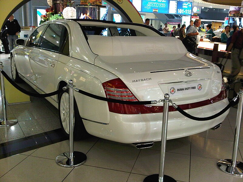 Maybach 62 S Landaulet на Ближневосточном международном автосалоне в ноябре 2007 года, фото с сайта: https://en.wikipedia.org/wiki/Landaulet_(car)#/media/File:Landaulet1.jpg