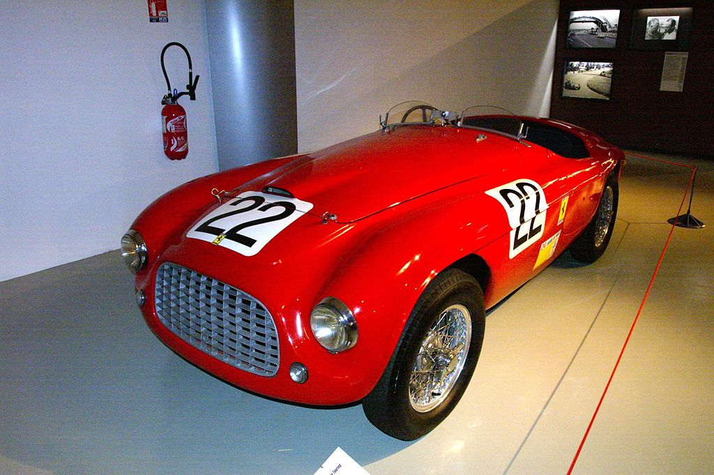 Ferrari 166 MM победитель гонки 24 часа Ле-Мана 1949 года. Фото с сайта: https://ru.wikipedia.org/wiki/Ferrari_166#/media/Файл:Ferrari_166_MM_front.jpg