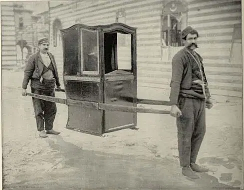 Турецкое кресло-седан с исторической выставки. Фото с сайта: https://en.wikipedia.org/wiki/Sedan_(automobile)?ysclid=mbiwxx2gd4987167684#/media/File:Sedan-chair.jpg