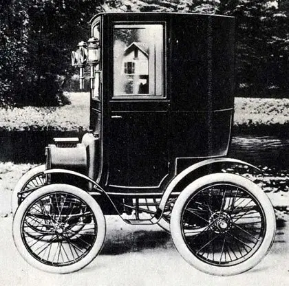Renault Voiturette Type B (1899) фото с сайта: https://avatars.dzeninfra.ru/get-zen_doc/5270289/pub_61fade2df100ac0b81687eca_61fadf60474f960e66feed9d/scale_2400