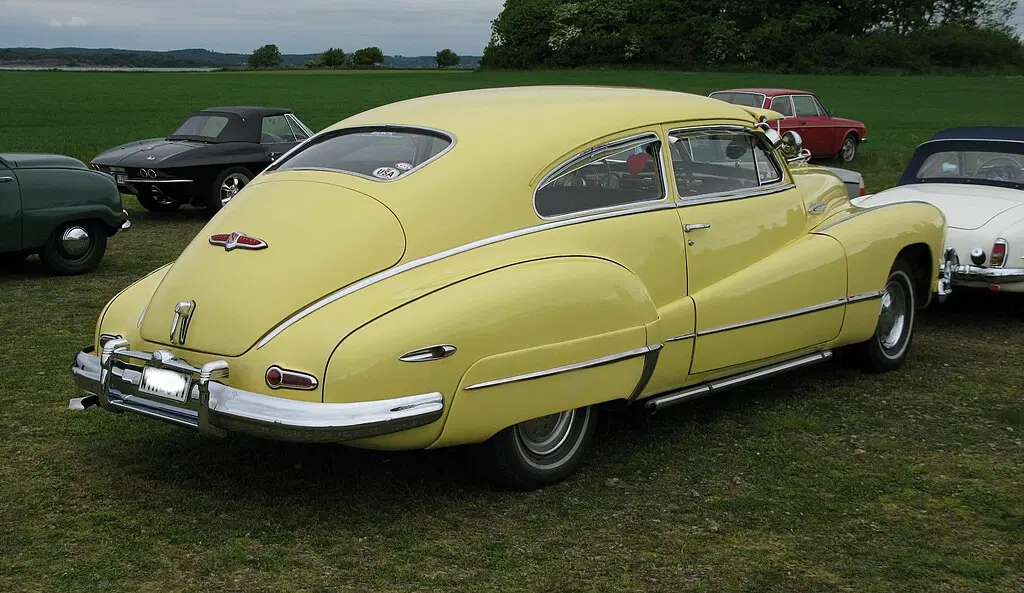 Buick Sedanet (1947). Фото с сайта: https://en.wikipedia.org/wiki/Sedan_(automobile)?ysclid=mbiwxx2gd4987167684#/media/File:1947_Buick_Sedanette.jpg