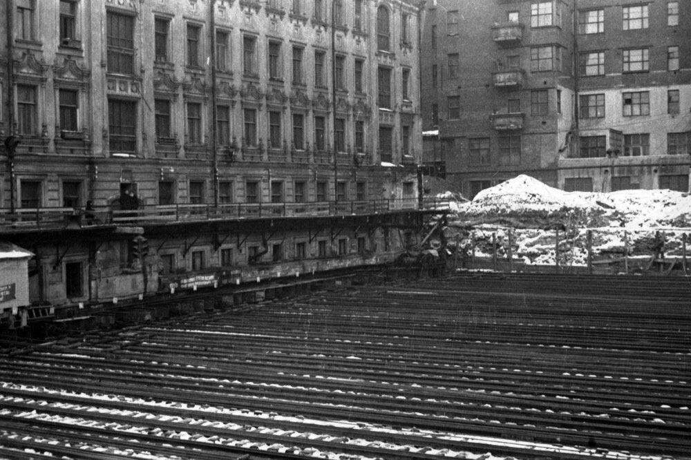Передвижка бывшего дома 24 по улице Горького. Источник Музей Москвы