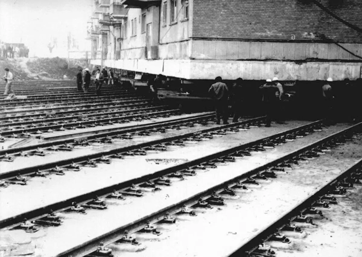 Ивент Вомбата. Зрелище. Как в СССР передвигали дома вместе с жильцами. Цивилизация, которую мы потеряли...
