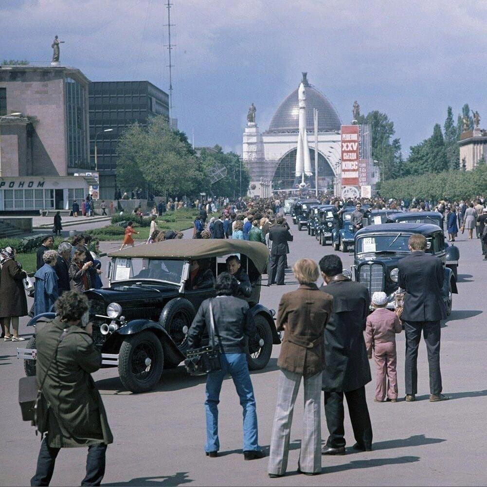 Москва. Парад ретро-автомобилей на ВДНХ, 1977 год.
