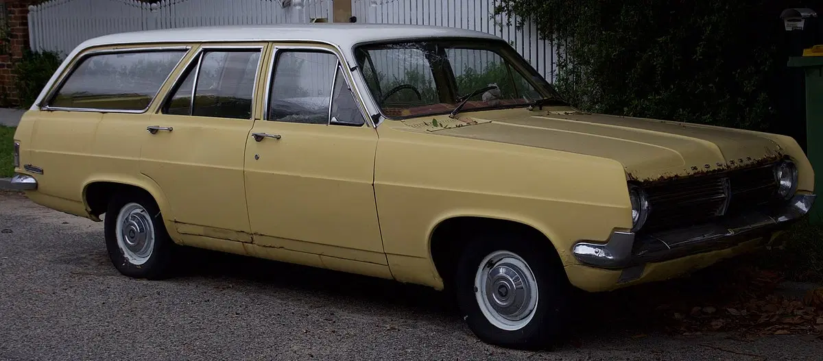 Holden Special (HD) Station Sedan (1966) фото с сайта: https://upload.wikimedia.org/wikipedia/commons/thumb/6/61/1966_Holden_Special_%28HD%29_Station_Sedan_station_wagon_%282016-07-07%29_01.jpg/1200px-1966_Holden_Special_%28HD%29_Station_Sedan_station_wagon_%282016-07-07%29_01.jpg?20161218112006