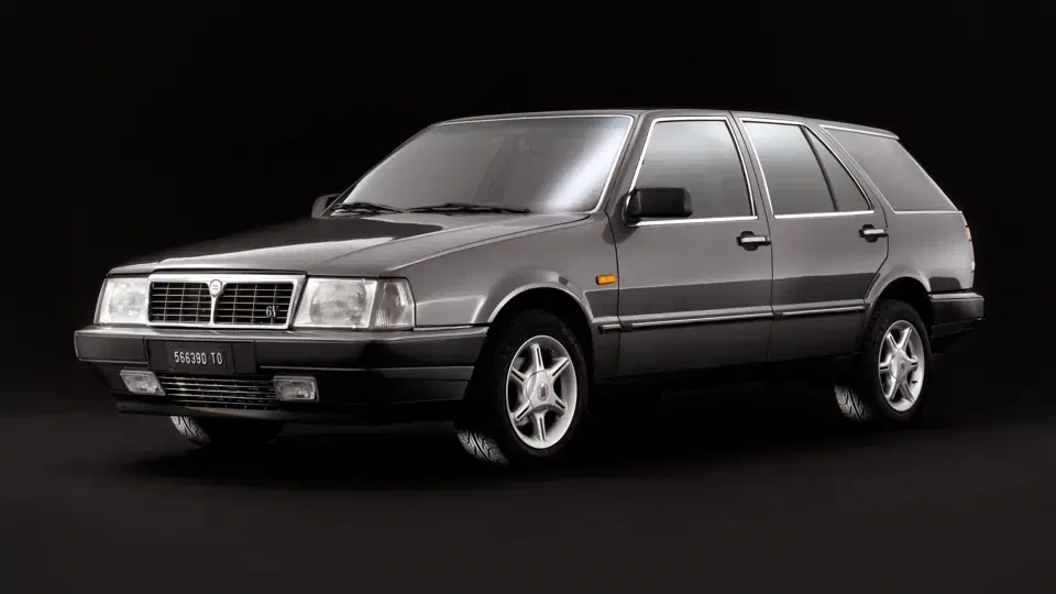 Lancia Thema Familiare by Zagato (1985) фото с сайта: https://cdn.rmsothebys.com/3/e/9/6/6/e/3e966e166fe124b9fcf51dcf6327be870b1dc9ac.webp