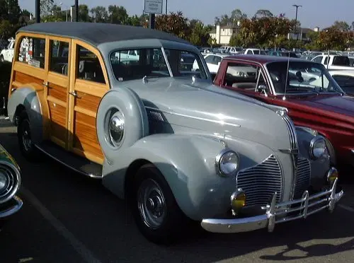 Pontiac Torpedo Special Series 25 Woodie (1940) Фото с сайта: https://upload.wikimedia.org/wikipedia/commons/4/4a/Pontiac_Woodie.jpg