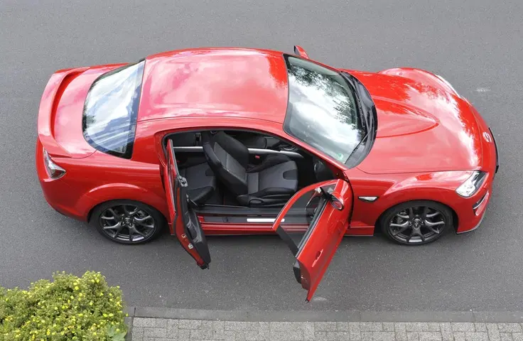 Mazda RX-8 (2010). Фото с сайта: https://i.pinimg.com/736x/e1/15/a6/e115a6463870628fea510d2c8af78db6.jpg