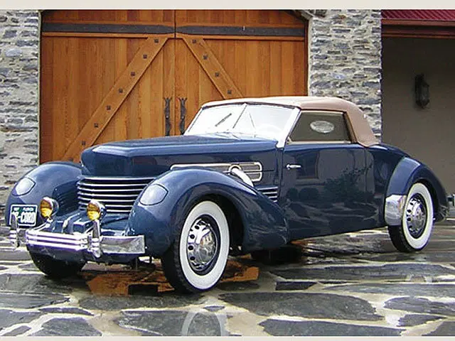 Cord 812 - SC Convertible Coupe (1937). Фото с сайта: https://www.classicdriver.com/sites/default/files/import/cars/11896/1775564/biga.jpg