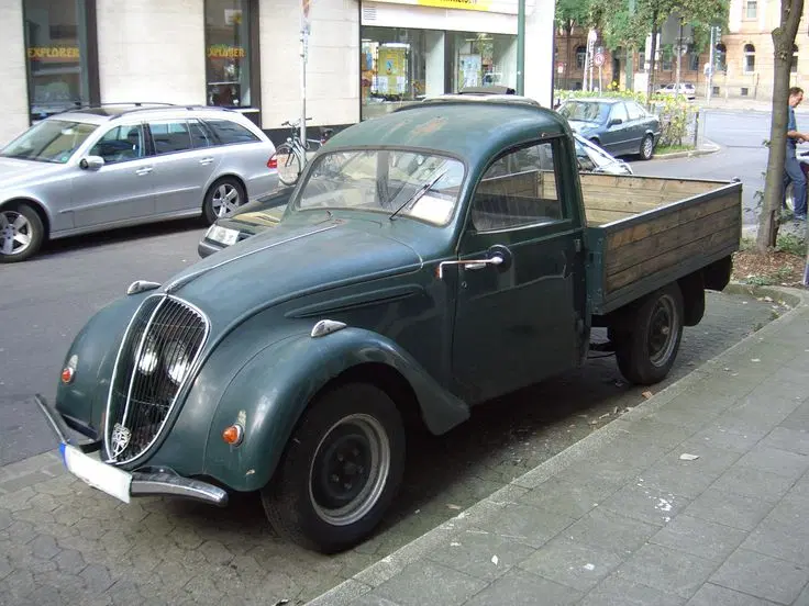 Peugeot 202 Pickup (1938—1940) Фото с сайта: https://i.pinimg.com/736x/cc/58/02/cc5802a32a057ad3ddec308c3f5f2a87.jpg