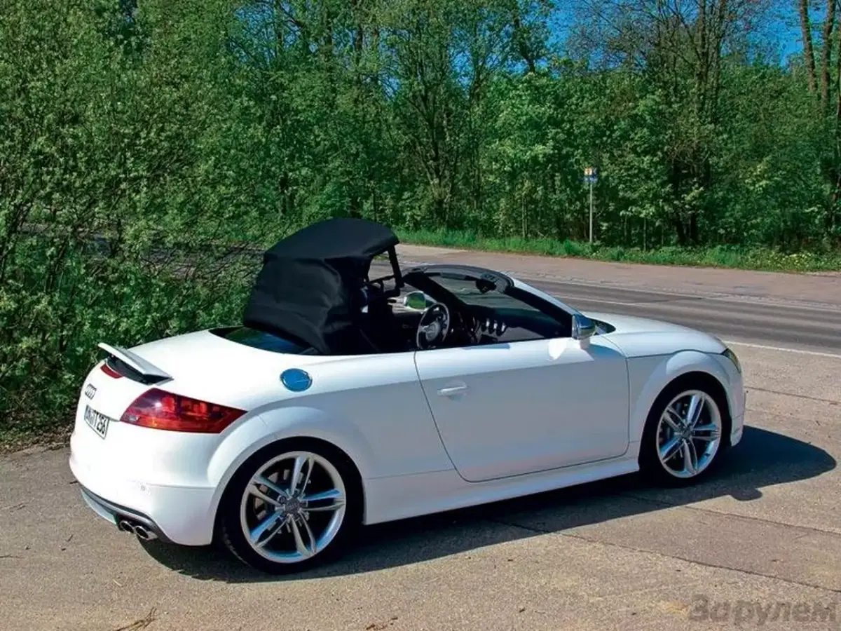 Audi TT (2004) Фото с сайта: https://img.zr.ru/_ah/img/9rQQaW-eiitq3CB4gv4Ohw=s1280