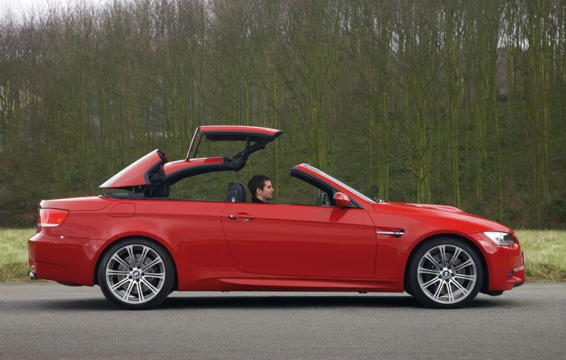 BMW M3 cabriolet coupe в кузове E93 (2007-2013) Фото с сайта: https://i.pinimg.com/originals/53/da/21/53da21c3048644d08df38a3529658c21.jpg
