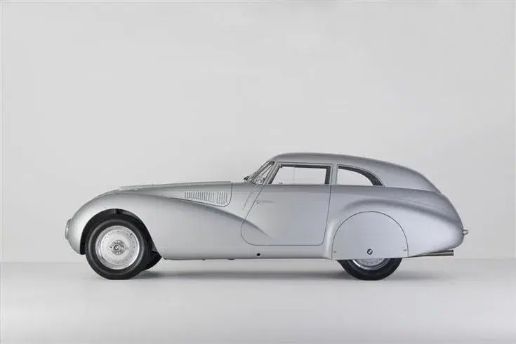 BMW 328 Kamm Coupe (1940) Фото с сайта: https://i.pinimg.com/736x/bc/62/eb/bc62eb0a608c63b1665158a925b04592.jpg