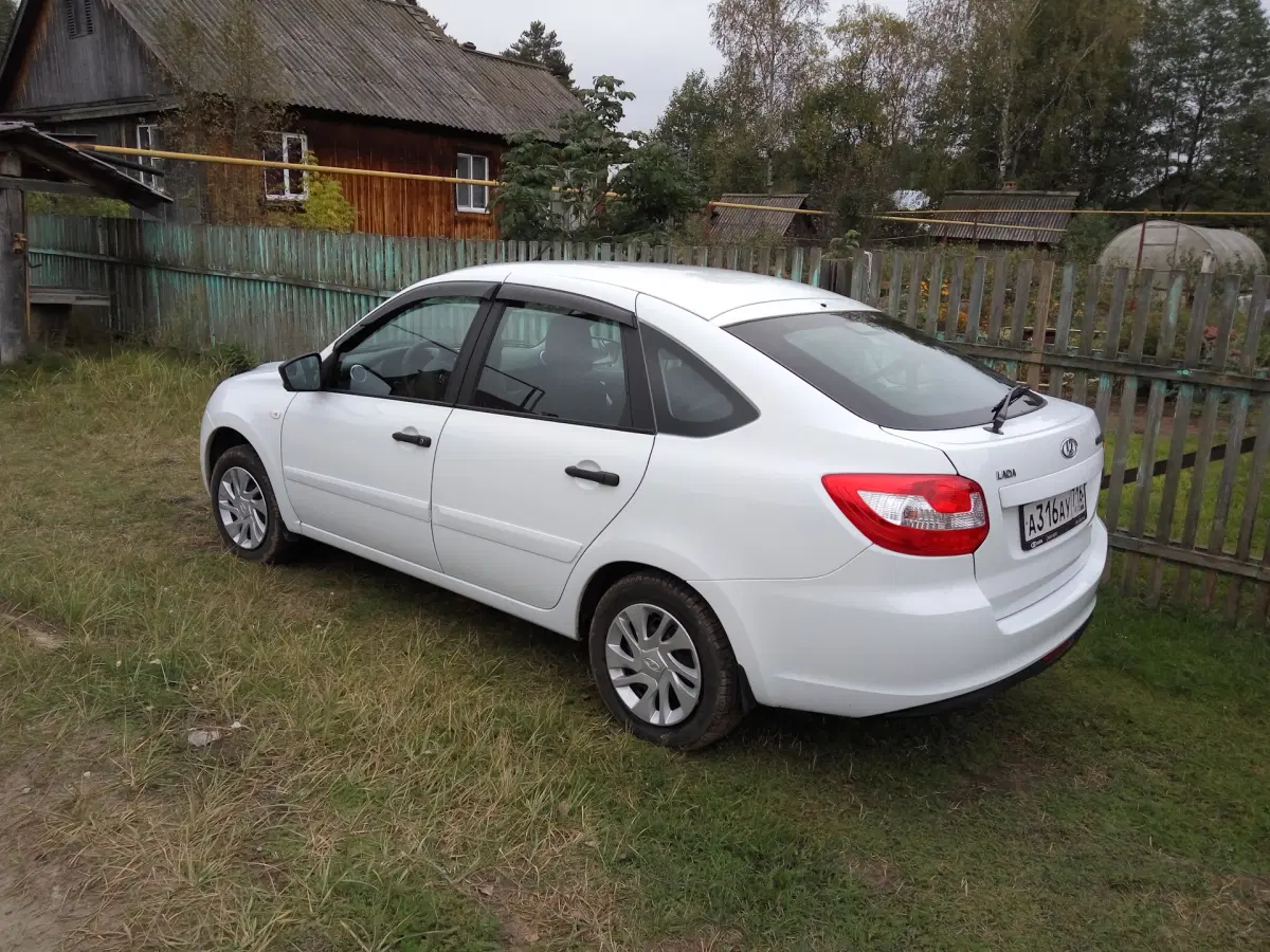 ВАЗ-2191 Lada Granta Liftback (2014- настоящее время) Фото с сайта: https://a.d-cd.net/b12c305s-1920.jpg