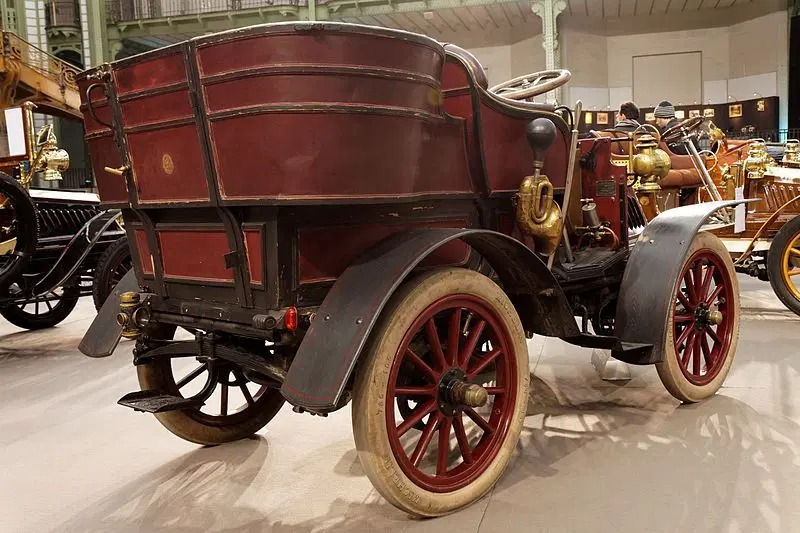 De Dion-Bouton Type K1 8 CV Tonneau (1902). Фото с сайта: https://i.pinimg.com/originals/5e/20/99/5e2099fdd57842f4f72d89bdf0b054aa.jpg