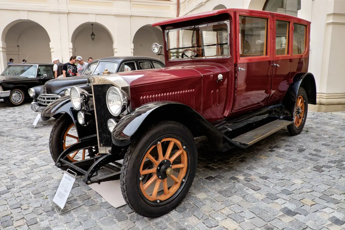 Mercedes 24/100/140 PS (1924) Фото с сайта: https://i.pinimg.com/originals/b3/61/a5/b361a5a357b90a2a484f3ac91d576205.jpg
