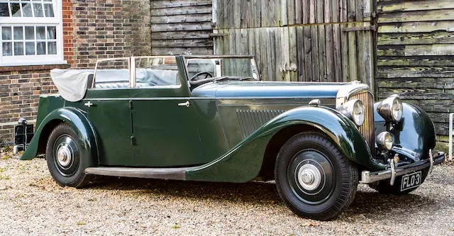 Bentley 4¼-Litre All-weather Cabriolet (1939) Фото с сайта: https://images1.bonhams.com/image?src=Images/live/2019-11/04/24935561-1-1.jpg&top=0.315000000000&left=0.186666666666&bottom=0.775000000000&right=0.776666666666&width=640&height=480&autosizefit=1