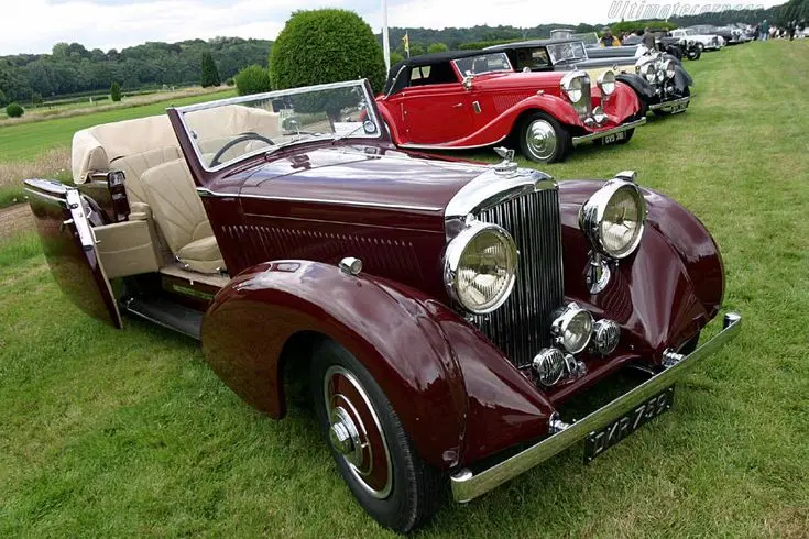 Bentley 4 Litre James Young Drophead Coupe (1936). Фото с сайта: https://i.pinimg.com/736x/6d/24/42/6d244272e4cf51eaf16c711a580ea2b9.jpg