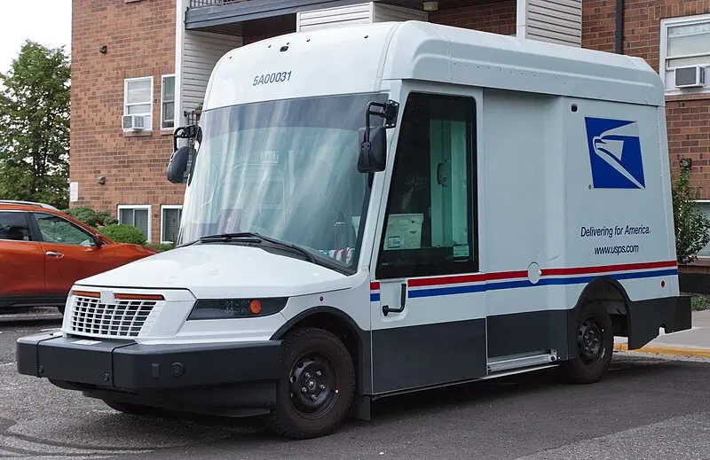 The Oshkosh Next Generation Delivery Vehicle (NGDV) (2021). Фото с сайта: https://en.wikipedia.org/wiki/Oshkosh_NGDV#/media/File:USPS_Oshkosh_NGDV_-_20250721163031_(cropped).jpg