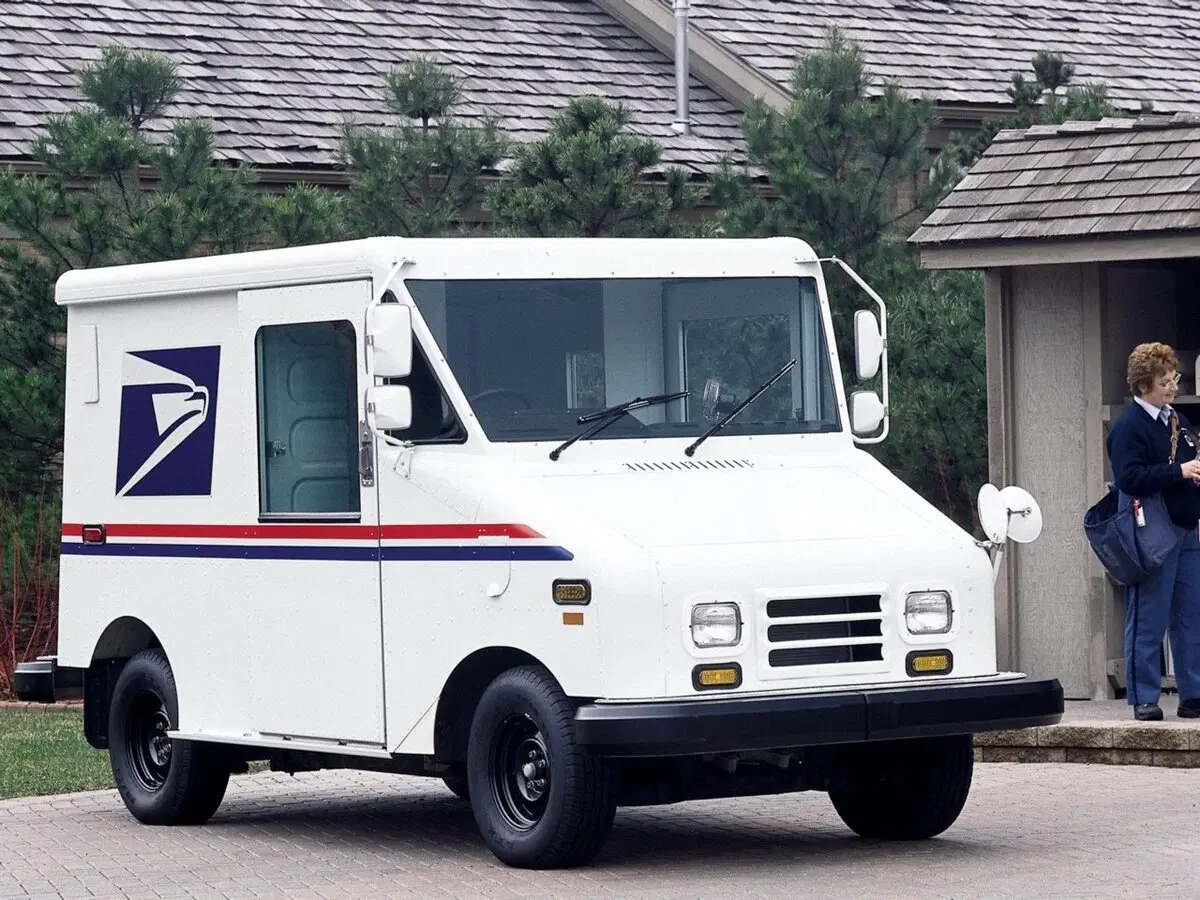 Grumman Long Life Vehicle (LLV) (1986), Фото с сайта: https://avatars.dzeninfra.ru/get-zen_doc/271828/pub_66448359fddbc17ea0574e20_664483a4fddbc17ea0575b4d/scale_1200