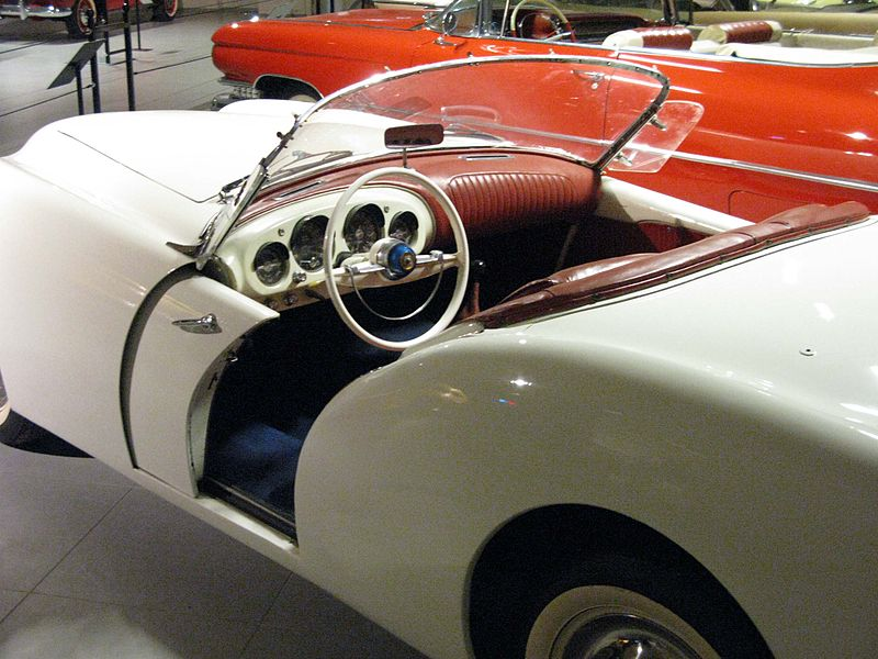 Kaiser Darrin 161 (1953), Фото с сайта: https://upload.wikimedia.org/wikipedia/commons/thumb/8/81/1954_Kaiser_Darrin_dash.jpg/800px-1954_Kaiser_Darrin_dash.jpg