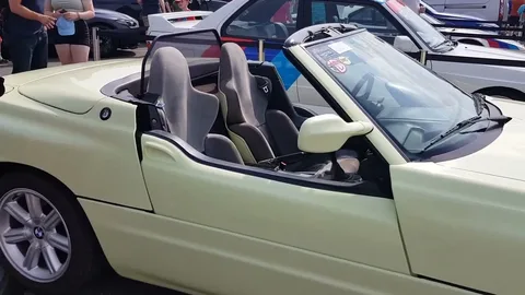 BMW Z1 (1988-1991) Фото с сайта: https://avatars.mds.yandex.net/i?id=8895c61ea509f39ef8957799e740f2d0_sr-4272115-images-thumbs&n=13
