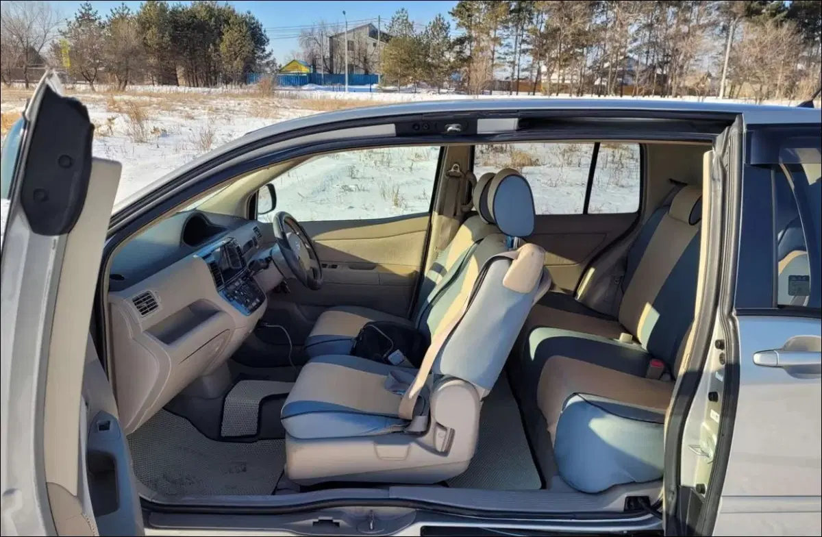 Toyota Raum (2004) Фото с сайта: https://rdm-import.ru/image/product/38920/7.JPG