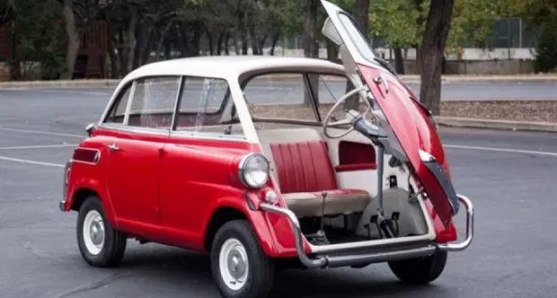 BMW Isetta 600 (1959) Фото с сайта: https://i.pinimg.com/736x/73/65/4b/73654b494c74f64c2b307a9238f03b18.jpg
