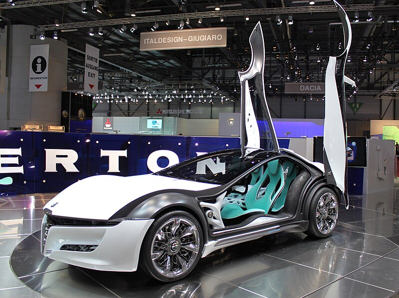Alfa Romeo Pandion (2010) Фото с сайта: https://en.wikipedia.org/wiki/Alfa_Romeo_Pandion#/media/File:Bertone_-_Alfa_Romeo_Pandion_(84).JPG