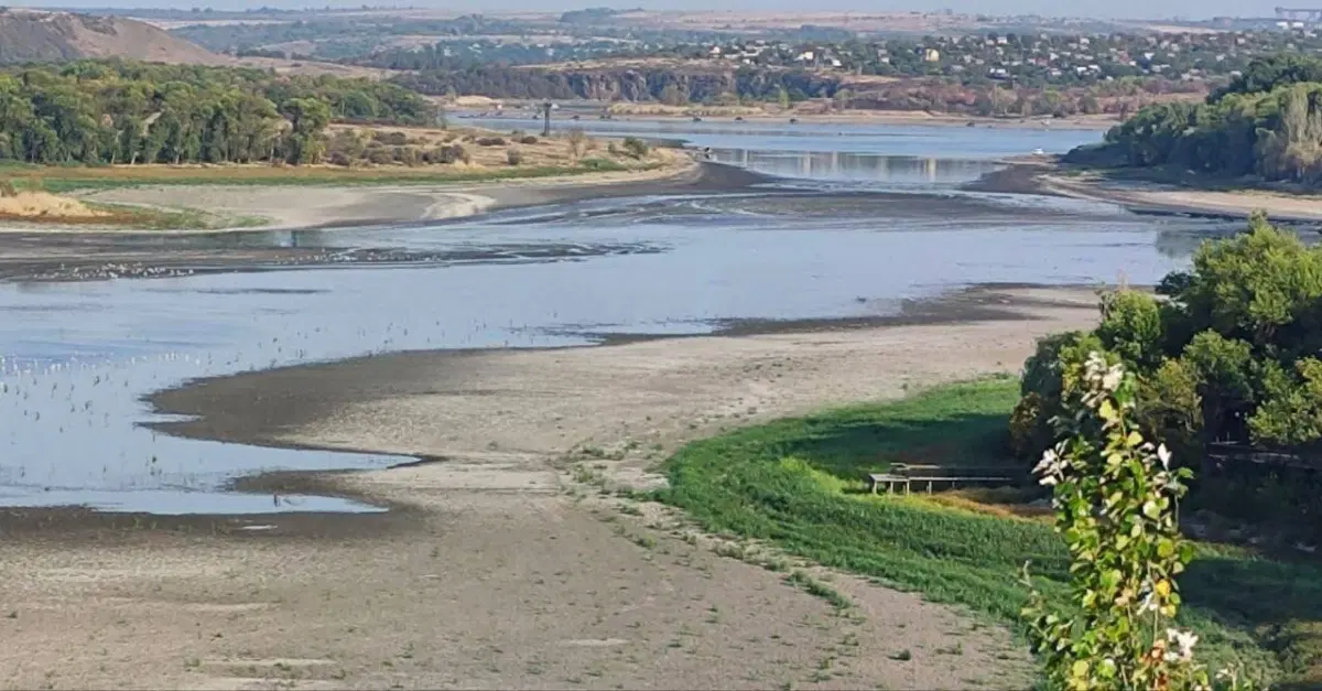 Одно из ключевых водохранилищ, справа видно пирс